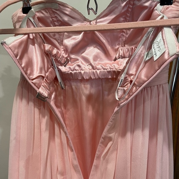 DONNA MORGAN pink silk chiffon dress. Size 2. Elegant, classy semi-formal dress. - Picture 5 of 7